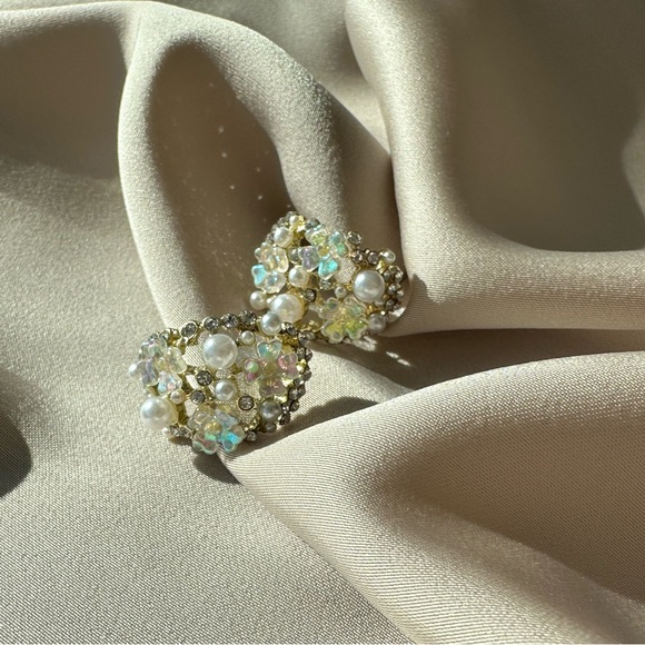 【Eula】Retro Sparking Pearl Diamond Floral Earrings (S925 Silver, Gold-Plated) - Picture 3 of 3